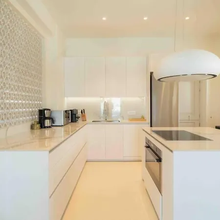 Bright New Luxury Villa